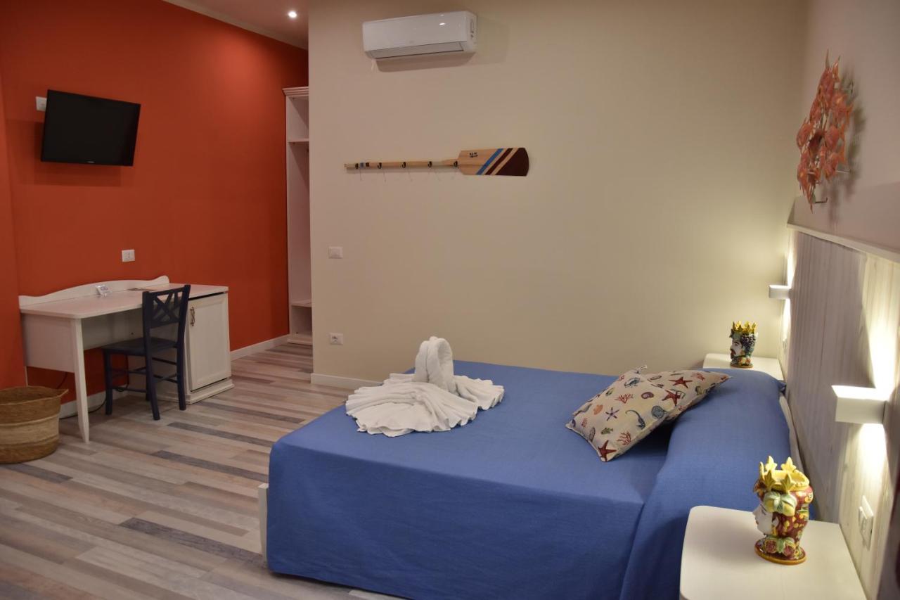 B&B Marina Blu Giardini-Naxos Exterior foto